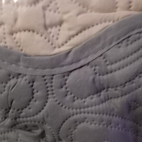 New. 'Camille Collection' Reversible Armchair Protector Scalloped edge - Picture 6 of 8